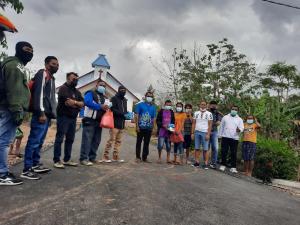  Sambil Turing, Pecinta Motor 2 Tak Kupang Promosi Wisata dan Bagi Masker