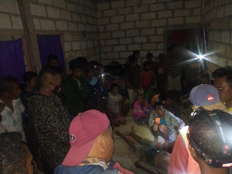 Kecelakaan kerja dialami Yustus Bana (39), petani yang tinggal di RT 06/RW 03, Desa Muke, Kecamatan Amabi Oefeto Timur, Kabupaten Kupang ditemukan meninggal karena terkena arus listrik.