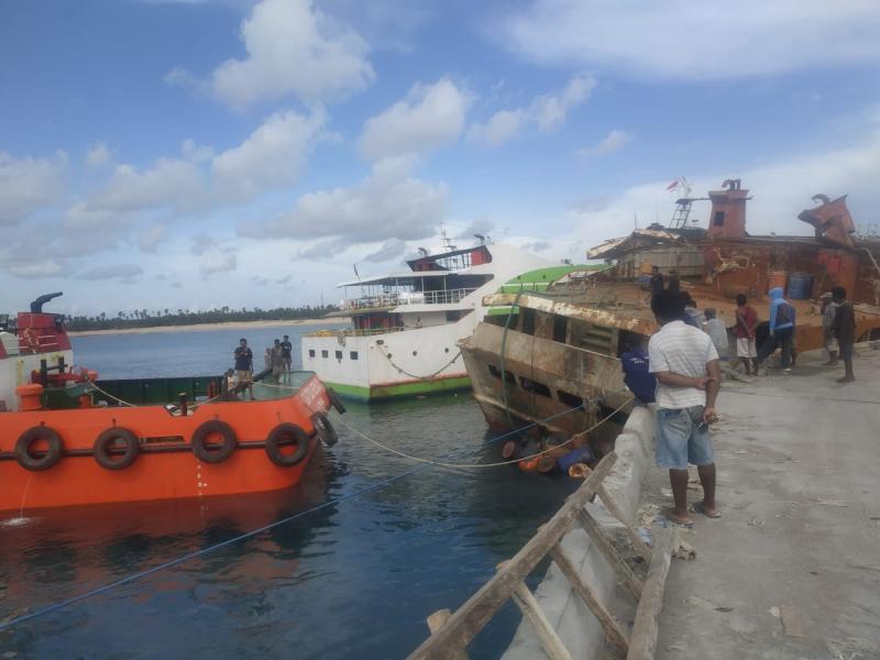 Tujuh Bulan Rusak Dihantam Badai Seroja, KM Cantika Lestari Berhasil Dievakuasi