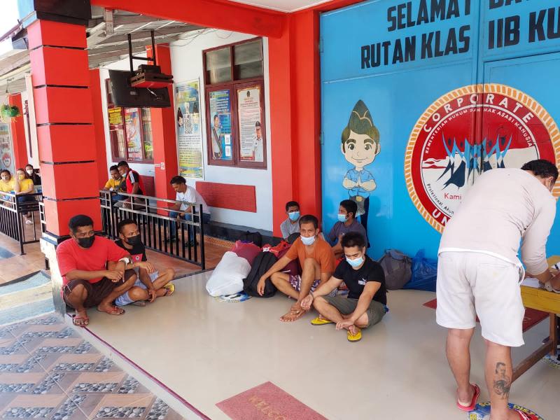 Sejumlah eks narapidana (Napi) rumah tahanan negara (Rutan) Kelas IIB Kupang mengeluhkan pungutan liar (Pungli) yang mereka alami saat masih mendekam di sana. Keluhan itu disampaikan kepada Kepala Ombudsman NTT.