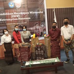  Dekranasda NTT Latih 1.000 Milineal Teknik Pembuatan Tenun Ikat