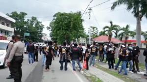 Ormas di Kupang Gelar Demo di Depan Mapolda NTT Tuntut Pelaku Pembunuhan Ibu dan Anak Dihukum Mati