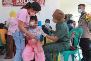 Anak-anak di Kota Kupang Kembali Serbu Gerai Vaksin Presisi Polri