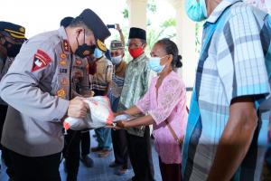 Kunker ke Manggarai Barat, Kapolda NTT Bantu Korban Bencana dan Terdampak Covid-19