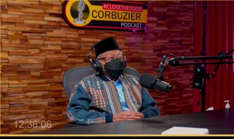 Wapres Maruf Amin Kenakan Jaket Tenun Hasil Kerajinan UMKM Binaan Bank NTT