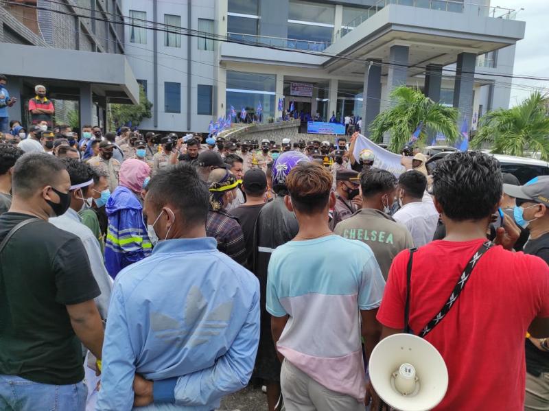 Rapat Partai Demokrat NTT di Kupang Diwarnai Aksi Bakar Spanduk AHY