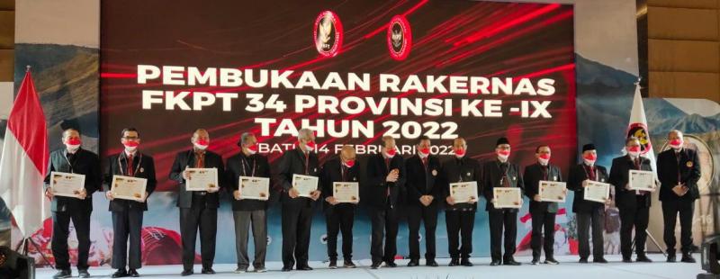 Kepala Badan Nasional Penanggulangan Terorisme Lantik Pengurus FKPT NTT