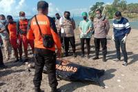 Sesosok Mayat Tanpa Identitas Ditemukan di Muara Pantai Teluk Kupang