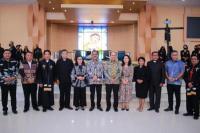 Serahkan Bantuan Seroja, Wali Kota Ambon-Wali Kota Kupang Ikut Ibadah Jumat Agung di Gereja Kaisarea