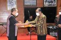 Pemkot Ambon Serahkan Bantuan untuk Korban Seroja di Kota Kupang