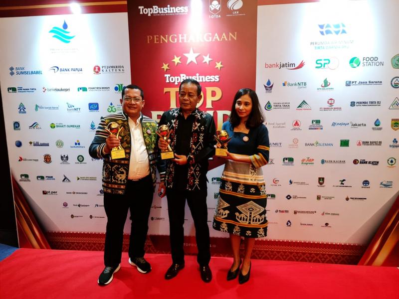 Borong 3 Penghargaan di Top BUMD Awards 2022 untuk Gubernur NTT VBL, Bank NTT dan Direktur Utama