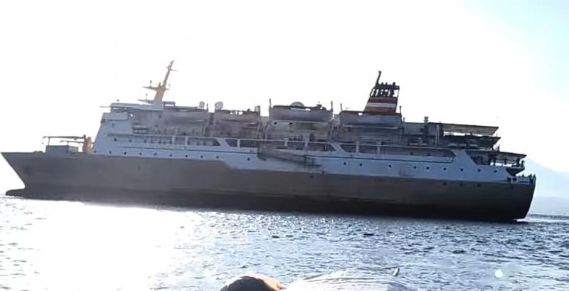   Basarnas Evakuasi Penumpang KM Sirimau yang Kandas di Ile Ape-Lembata