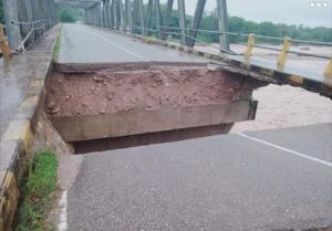 Hujan Lebat di TTS, Badan Jalan Amblas dan Satu Warga Hilang Terseret Banjir