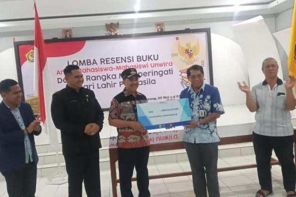 Wali Kota Kupang, Jefri Riwu Kore (Jeriko), Jumat (5/8/2022) menyerahkan 5 titik wi-fi gratis untuk Universitas Katolik Widya Mandira (Unwira) Kupang. Penyerahan dilakukan di Gedung Perpustakaan Unwira di Penfui, Kupang.