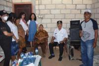 Wali Kota Kupang Serahkan Kursi Roda untuk Lansia di Kelurahan Manulai II