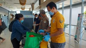 Cegah PMK, Karantina Pertanian NTT Perketat Pemeriksaan Makanan Kemasan di PLBN Motaain