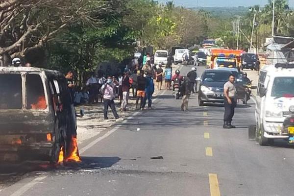 Mikrolet Terbakar di Kupang, Belasan Penumpang dan Anak Sekolah Selamat