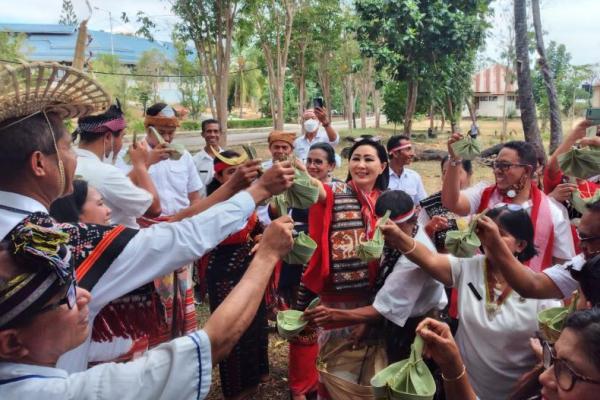 Utamakan Kearifan Lokal, Tos Kenegaraan di NTT Gunakan Air Nira dari Lontar