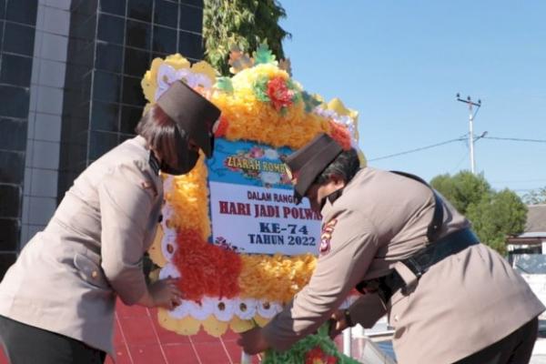 Jelang HUT ke-74, Polwan Polda NTT Ziarah ke TMP Dharmaloka