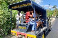 Sopir Angkutan di Kupang Mogok, Polisi Evakuasi Anak Sekolah dengan Mobil Patroli