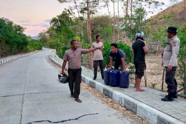 Hendak Diselundupkan ke Timor Leste, Polisi Amankan Jerigen Isi BBM Tanpa Pemilik di TTU