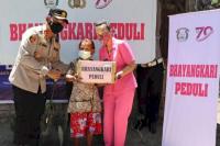 Bahagia Dua Janda di Kupang Dikunjungi Kapolres dan Ketua Bhayangkari Polres Kupang