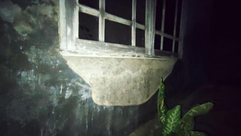 Sabrina Havihanny Soeek (66), bersama dua orang anak dan cucunya sejak beberapa waktu lalu menghuni rumah berukuran 7x7 meter persegi (m2) terletak di RT 002/RW 001, Kelurahan Merdeka, Kecamatan Kota Lama, Kota Kupang. Rumah ini tampak baru dibangun dengan dua kamar tidur dilengkapi ruang tamu dan satu toilet.