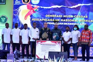 BNPT Beri Beasiswa Bagi Generasi Muda Papua dan Bentuk Duta Damai Dunia Maya