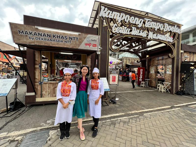 Siswi SMK Negeri Kupang Memperkenalkan Khas Makanan NTT di JF3 