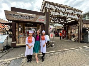 Siswi SMK Negeri Kupang Memperkenalkan Khas Makanan NTT di JF3 