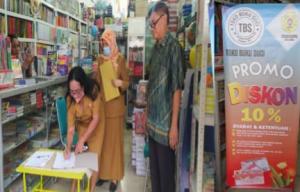 Disdukcapil Kota Kupang-Toko Buku Suci Teken Kerjasama Berikan Diskon untuk Pemilik KIA