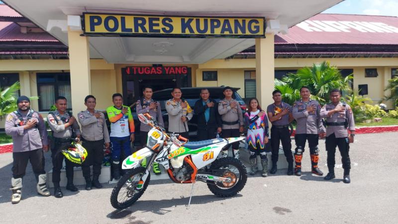 Pakai Sepeda Motor, Kapolres Kupang Pantau Pelaksanaan Pilkades Serentak