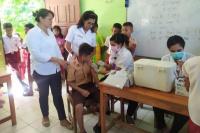 81 Siswa SD Dapat Pelayanan Imunisasi BIAS dari Puskemas Oesao