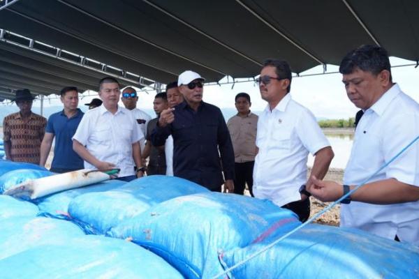 Kunker ke Kupang, Menteri Kelautan dan Perikanan Tinjau Tambak Garam di Nunkurus