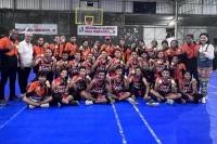 Peduli Olahraga, Julie Laiskodat Bantu Tiket Tim Renang dan Basket Ende, Ngada Panen Bonus