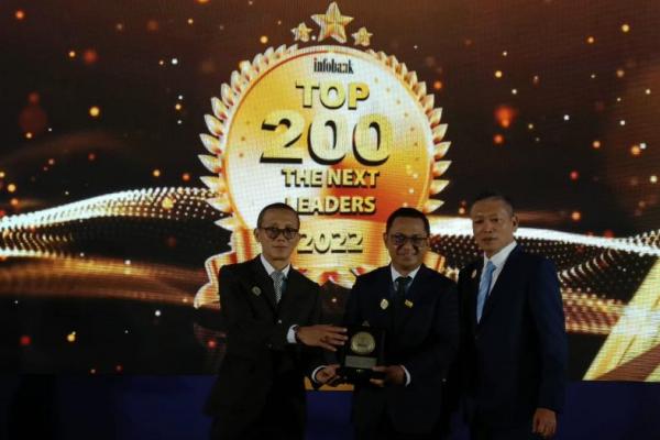 Sepanggung dengan Bankir Papan Atas, Direktur Kredit Bank NTT Raih The Next Top Leader 2022 