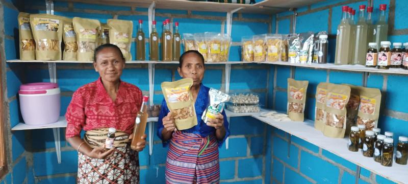 Kisah Sukses Perempuan Tangguh di Pedalaman NTT, Sekolahkan Anak Raih Sarjana Usai Dibantu Bank NTT