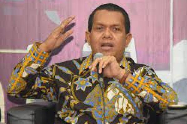 Wakil Ketua Komisi IX DPR RI, Emanuel Melkiades Laka Lena merasa sangat sedih dengan Kabupaten Kupang. Pasalnya, seluruh derah tingkat dua di Nusa Tenggara Timur memiliki kota tetapi hanya Kabupaten Kupang yang tidak ada kotanya.