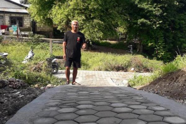 Pemkot Kupang Pasang Paving Blok Jalan Lingkungan, Warga Maulafa Ucapkan Terima Kasih