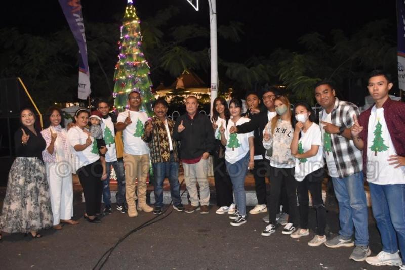 Thanksgiving Celebaration dan Festival Pohon Natal Sepanjang Jalan El Tari 