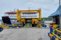 Dampak Penutupan Pelayaran, Belasan Kapal Fery Parkir di Dermaga Bolok