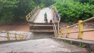 Banjir Hantam Jembatan Batu Merah Laus, Akses Transportasi Menuju Sulamu Lumpuh