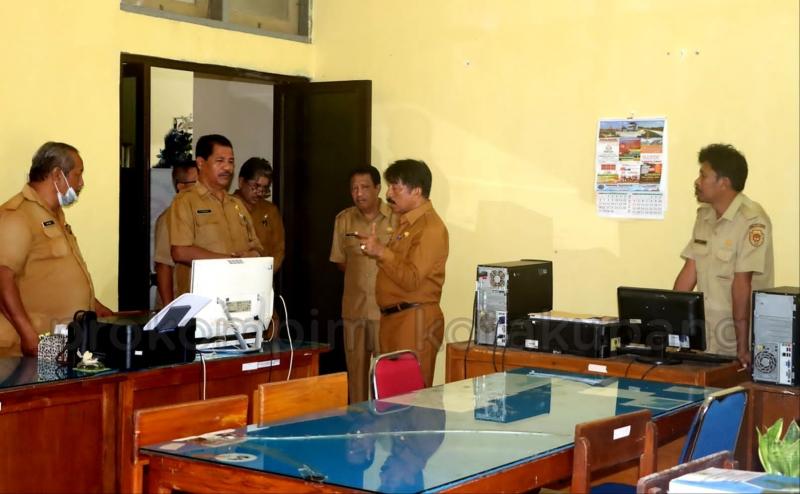 Hari Pertama di Tahun 2023, Pj Wali Kota dan Sekda Kota Kupang Sidak OPD Cek Kehadiran ASN