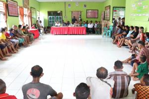Kunker ke Kabupaten Kupang, Gubernur NTT Berdialog dan Bantu Korban Banjir
