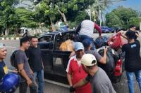 Jumat Bersih, Disdukcapil Gotong Royong Pungut Sampah di Jalan El Tari-Kota Kupang