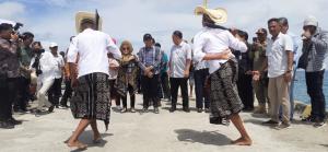 Mendes dan Wamendes PDTT Peringati 9 Tahun Undang Undang Desa dari Titik  Nol Terselatan Indonesia