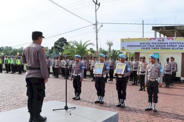 Dua Anggota Polres TTS  Kena Pecat 
