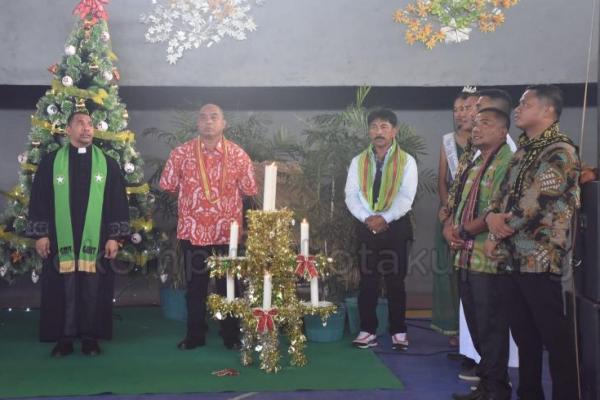 Rayakan Natal Bersama Guru  SD-SMP, Pj Wali Kota Kupang Minta Wujudkan Pendidikan Berkualitas