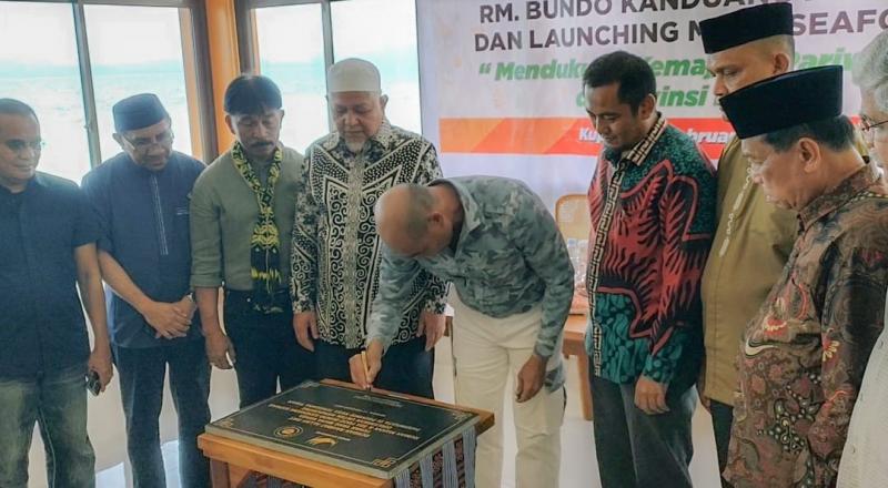 Gubernur NTT Launching Menu Seafood RM Bundo Kanduang Kupang