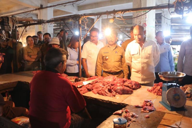 Gubernur NTT Tinjau Pasar Kasih, Cek Stok dan Harga Sembako